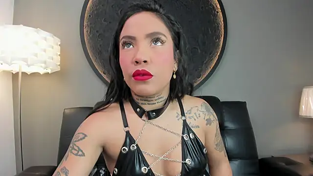 Snapshot of miss_vaiolette chatting on 02.21.25 miss vaiolette online show from 02.21.25