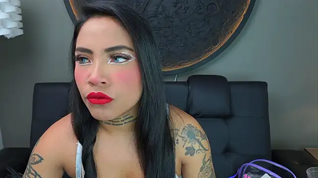 Snapshot of miss_vaiolette chatting on 09.24.25 miss vaiolette online show from 09.24.25