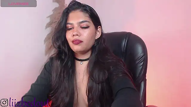 Snapshot of liz_bedoutxx chatting on 10.18.25 liz bedoutxx online show from 10.18.25