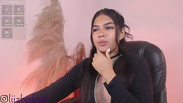 Snapshot of liz_bedoutxx chatting on 10.19.25 liz bedoutxx online show from 10.19.25