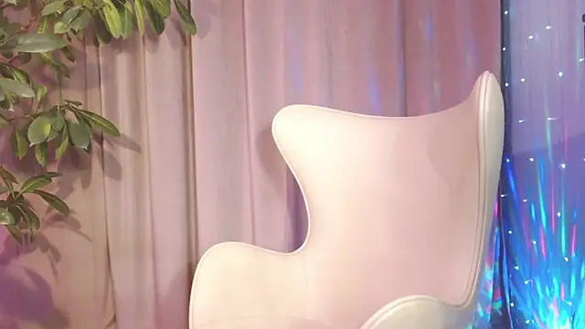 Snapshot of julia_renard chatting on 02.16.25 julia renard online show from 02.16.25