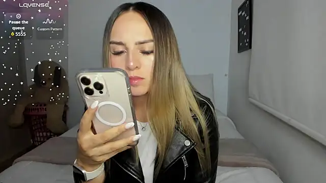 sophi mooreno online show from 04.08.26