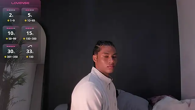 Snapshot of Lucas_eevans chatting on 10.10.25 Lucas eevans online show from 10.10.25