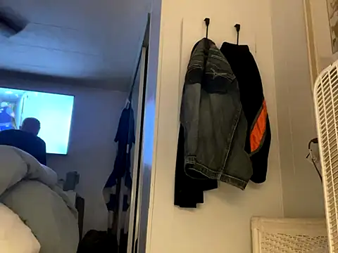 Snapshot of Dval1993 chatting on 10.23.25 Dval1993 online show from 10.23.25