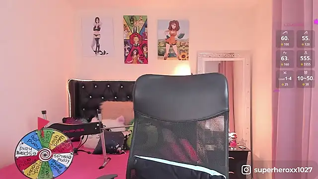 Snapshot of superheroxx chatting on 10.05.25 superheroxx online show from 10.05.25