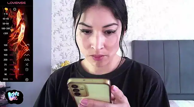 Snapshot of Sweet-Angie chatting on 02.13.25 Sweet-Angie online show from 02.13.25