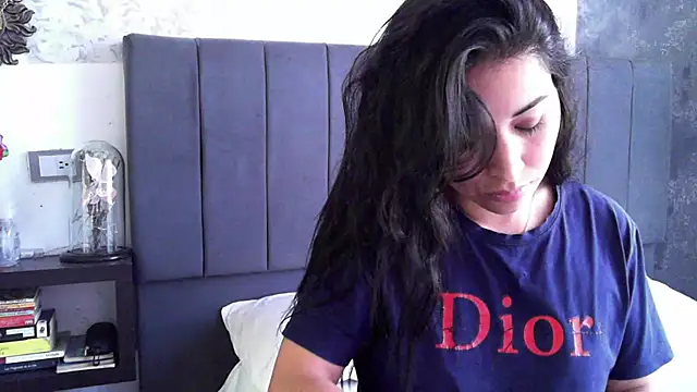 Snapshot of Sweet-Angie chatting on 03.18.25 Sweet-Angie online show from 03.18.25