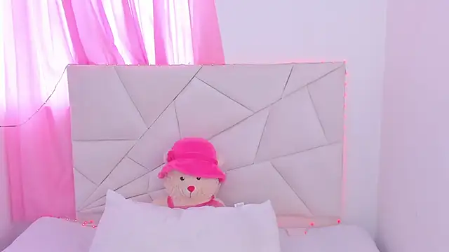 Snapshot of Anamhenao chatting on 10.01.25 Anamhenao online show from 10.01.25