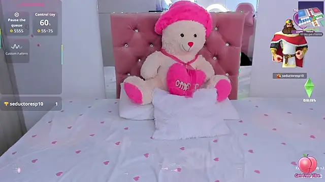 Snapshot of Anamhenao chatting on 10.19.25 Anamhenao online show from 10.19.25