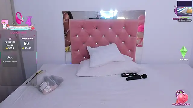 Snapshot of Anamhenao chatting on 10.30.25 Anamhenao online show from 10.30.25