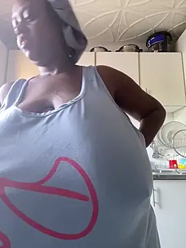 Snapshot of Biggblackboobs chatting on 03.10.25 Biggblackboobs online show from 03.10.25