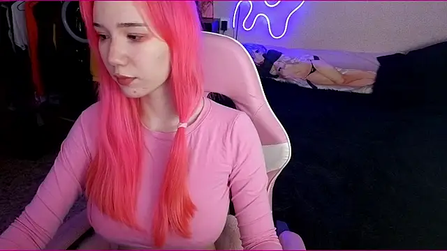 Snapshot of Maya_Viola chatting on 10.25.25 Maya Viola online show from 10.25.25