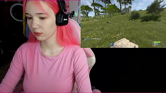 Snapshot of Maya_Viola chatting on 10.28.25 Maya Viola online show from 10.28.25