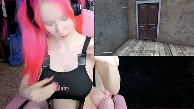 Snapshot of Maya_Viola chatting on 11.01.25 Maya Viola online show from 11.01.25