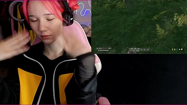 Snapshot of Maya_Viola chatting on 11.02.25 Maya Viola online show from 11.02.25