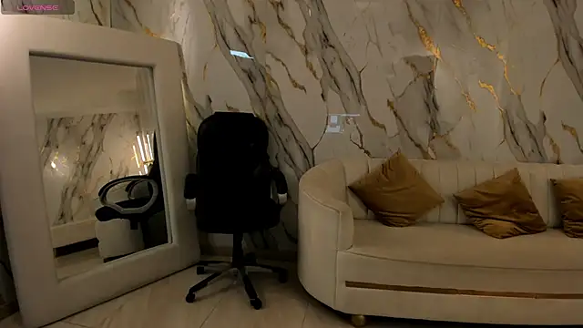 JadeEvansX online show from 11.25.25