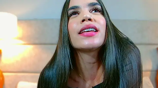 Snapshot of April_Cutee chatting on 01.12.25 April Cutee online show from 01.12.25