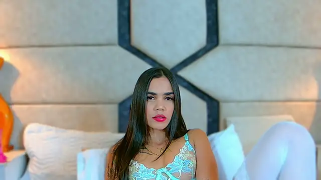 Snapshot of April_Cutee chatting on 01.13.25 April Cutee online show from 01.13.25