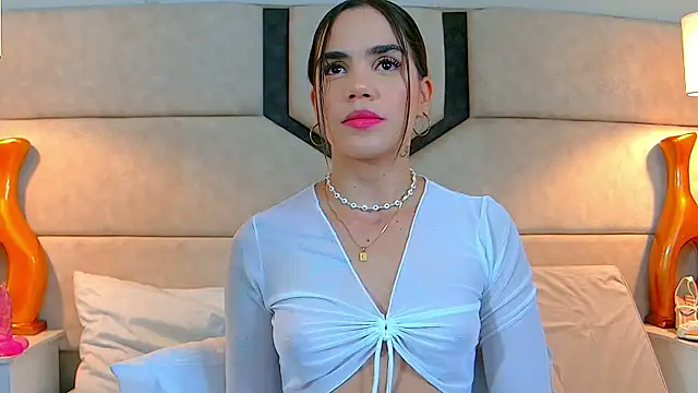 Snapshot of April_Cutee chatting on 02.05.25 April Cutee online show from 02.05.25