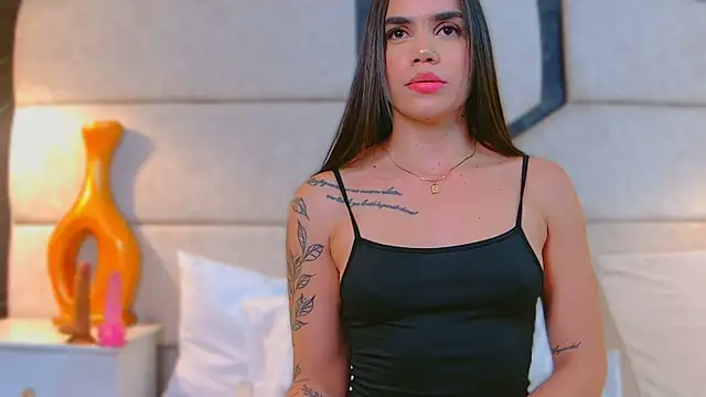 Snapshot of April_Cutee chatting on 02.19.25 April Cutee online show from 02.19.25