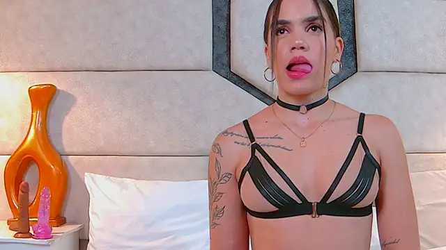 Snapshot of April_Cutee chatting on 03.11.25 April Cutee online show from 03.11.25