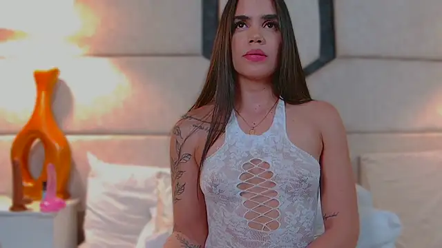 Snapshot of April_Cutee chatting on 03.16.25 April Cutee online show from 03.16.25