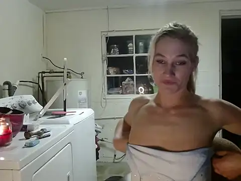 Snapshot of missymilf chatting on 01.31.25 missymilf online show from 01.31.25