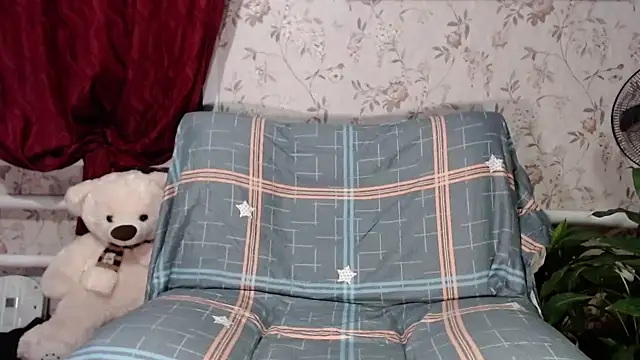 Snapshot of EmilyDoth chatting on 12.01.24 EmilyDoth online show from 12.01.24