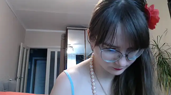 KiraGoldens online show from 02.14.25