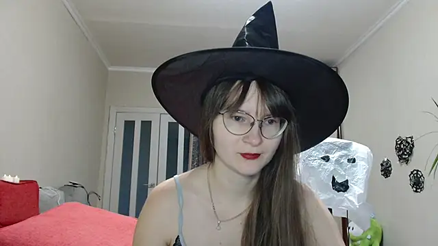 KiraGoldens online show from 11.02.25