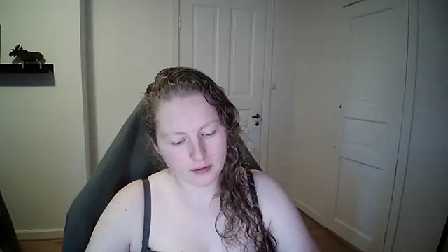 Snapshot of Girlnina-1995 chatting on 12.12.24 Girlnina-1995 online show from 12.12.24