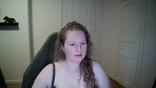 Snapshot of Girlnina-1995 chatting on 12.12.24 Girlnina-1995 online show from 12.12.24