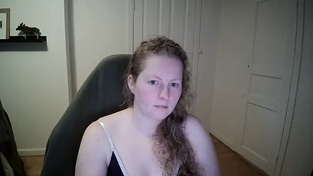 Snapshot of Girlnina-1995 chatting on 12.13.24 Girlnina-1995 online show from 12.13.24