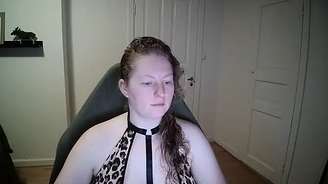 Snapshot of Girlnina-1995 chatting on 12.18.24 Girlnina-1995 online show from 12.18.24