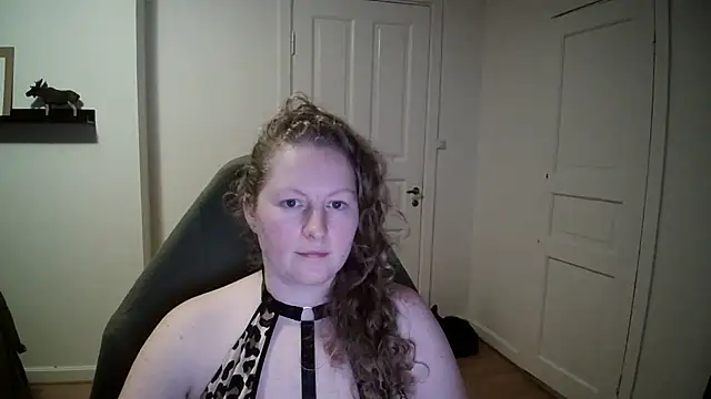 Snapshot of Girlnina-1995 chatting on 12.18.24 Girlnina-1995 online show from 12.18.24