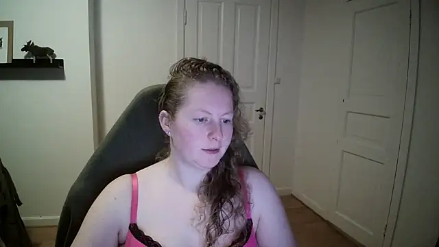 Snapshot of Girlnina-1995 chatting on 12.20.24 Girlnina-1995 online show from 12.20.24