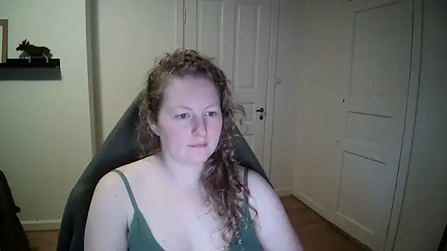 Snapshot of Girlnina-1995 chatting on 12.30.24 Girlnina-1995 online show from 12.30.24