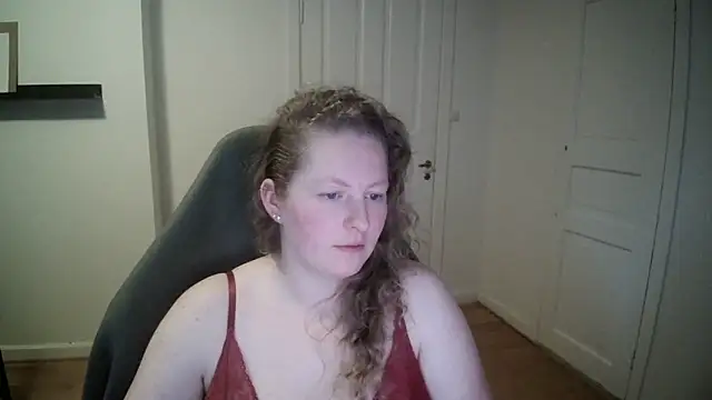 Snapshot of Girlnina-1995 chatting on 01.13.25 Girlnina-1995 online show from 01.13.25