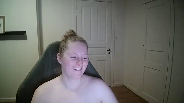 Snapshot of Girlnina-1995 chatting on 01.15.25 Girlnina-1995 online show from 01.15.25