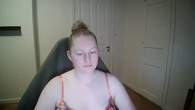 Snapshot of Girlnina-1995 chatting on 01.22.25 Girlnina-1995 online show from 01.22.25