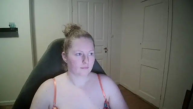 Snapshot of Girlnina-1995 chatting on 01.22.25 Girlnina-1995 online show from 01.22.25