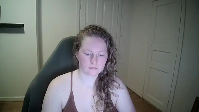 Snapshot of Girlnina-1995 chatting on 01.28.25 Girlnina-1995 online show from 01.28.25