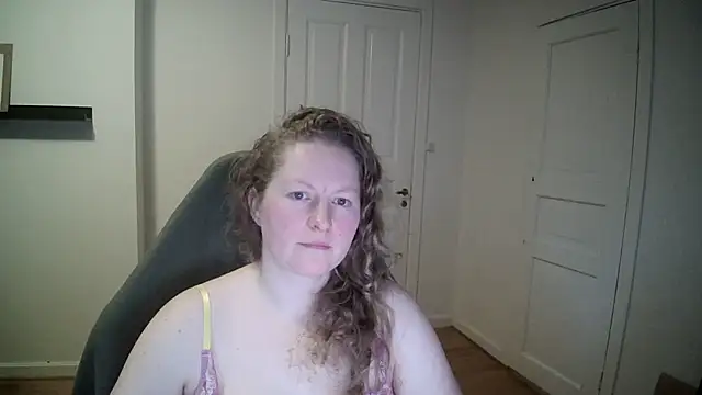 Snapshot of Girlnina-1995 chatting on 02.03.25 Girlnina-1995 online show from 02.03.25