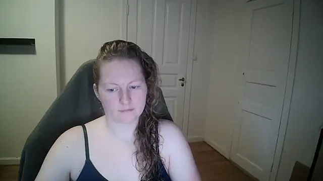 Snapshot of Girlnina-1995 chatting on 02.04.25 Girlnina-1995 online show from 02.04.25