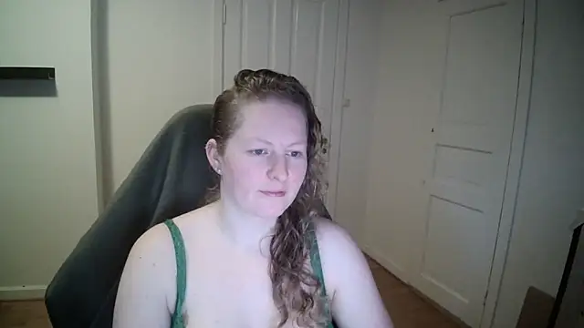 Snapshot of Girlnina-1995 chatting on 02.10.25 Girlnina-1995 online show from 02.10.25