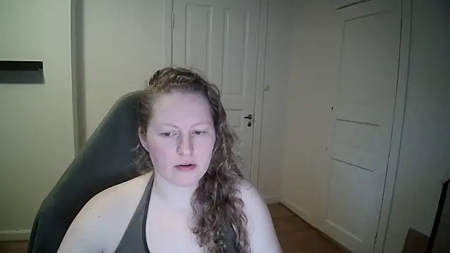 Snapshot of Girlnina-1995 chatting on 02.11.25 Girlnina-1995 online show from 02.11.25