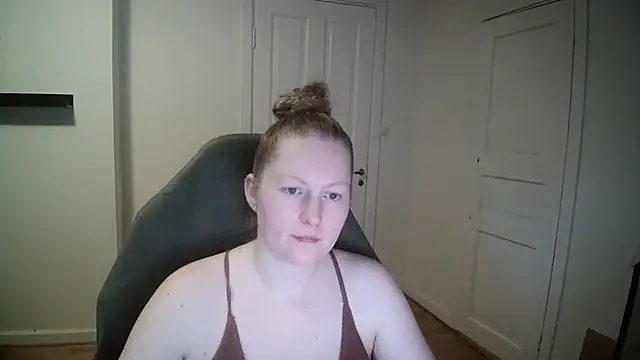 Snapshot of Girlnina-1995 chatting on 02.13.25 Girlnina-1995 online show from 02.13.25