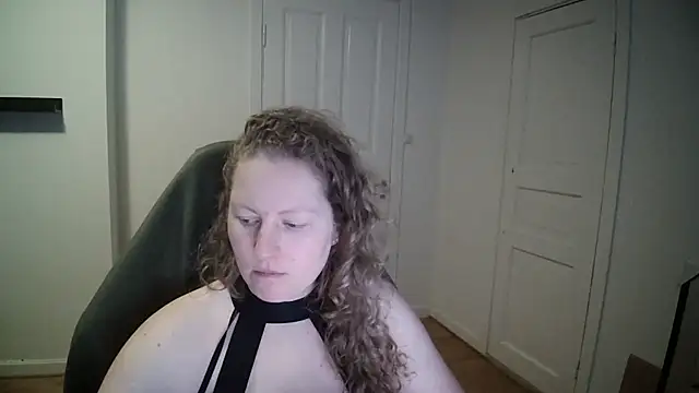 Snapshot of Girlnina-1995 chatting on 02.18.25 Girlnina-1995 online show from 02.18.25