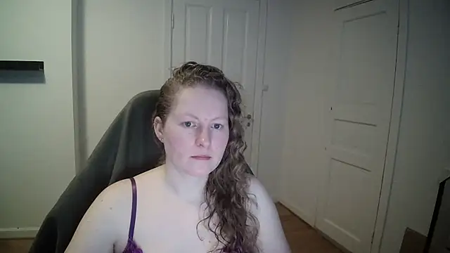 Snapshot of Girlnina-1995 chatting on 02.20.25 Girlnina-1995 online show from 02.20.25