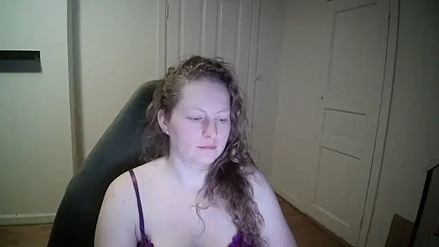 Snapshot of Girlnina-1995 chatting on 02.20.25 Girlnina-1995 online show from 02.20.25